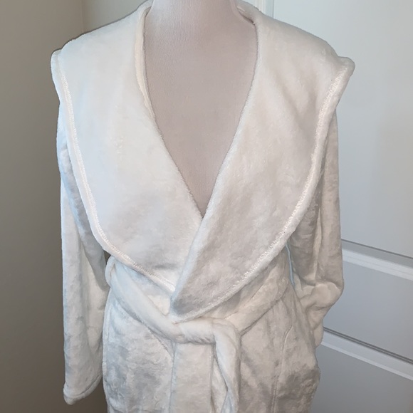 UGG BRAND NEW SIZE MEDIUM MIRANDA GORGEOUS WHITE HOODED FLEECE ROBE - Picture 2 of 13
